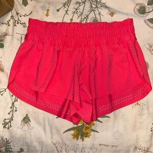 FIRM PRICE ❤️Lululemon Swell Chaser Short (2")
Lip Gloss